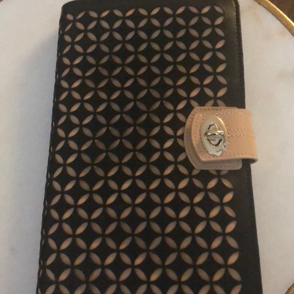 Wolf Black and Tan jewelry travel case